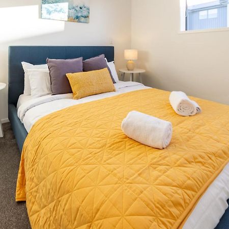 Urban Park Escape 2 Bed 2 Bath W/Carpark Appartement Christchurch Buitenkant foto