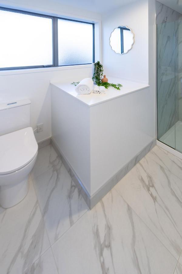 Urban Park Escape 2 Bed 2 Bath W/Carpark Appartement Christchurch Buitenkant foto