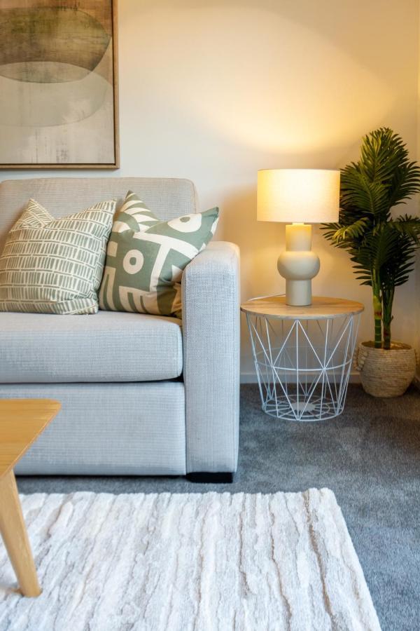 Urban Park Escape 2 Bed 2 Bath W/Carpark Appartement Christchurch Buitenkant foto