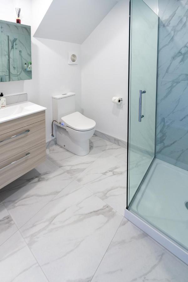 Urban Park Escape 2 Bed 2 Bath W/Carpark Appartement Christchurch Buitenkant foto