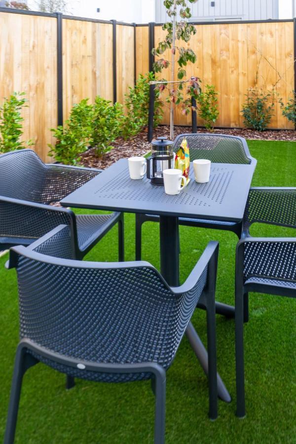 Urban Park Escape 2 Bed 2 Bath W/Carpark Appartement Christchurch Buitenkant foto
