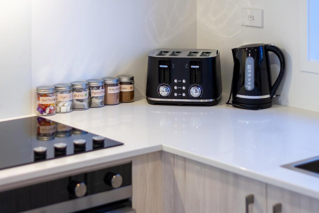 Urban Park Escape 2 Bed 2 Bath W/Carpark Appartement Christchurch Buitenkant foto