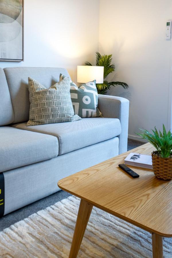 Urban Park Escape 2 Bed 2 Bath W/Carpark Appartement Christchurch Buitenkant foto