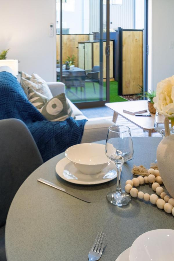 Urban Park Escape 2 Bed 2 Bath W/Carpark Appartement Christchurch Buitenkant foto