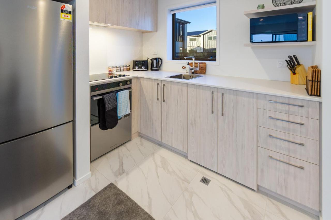 Urban Park Escape 2 Bed 2 Bath W/Carpark Appartement Christchurch Buitenkant foto